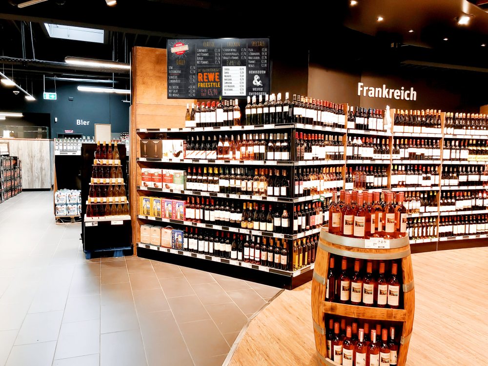 7rewe-regalverlaengerer_wesual-digitale-kreidetafel