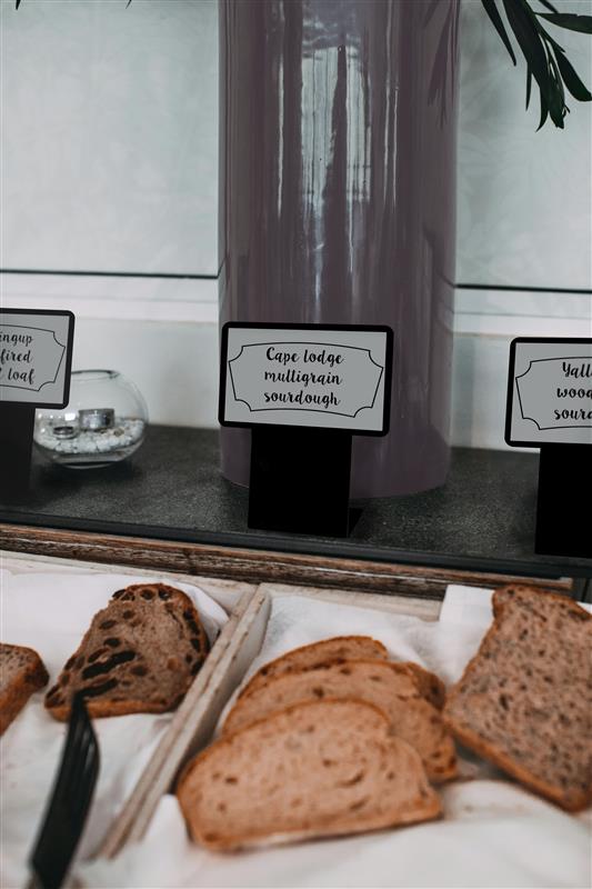 esl-tisch-brote-mockup